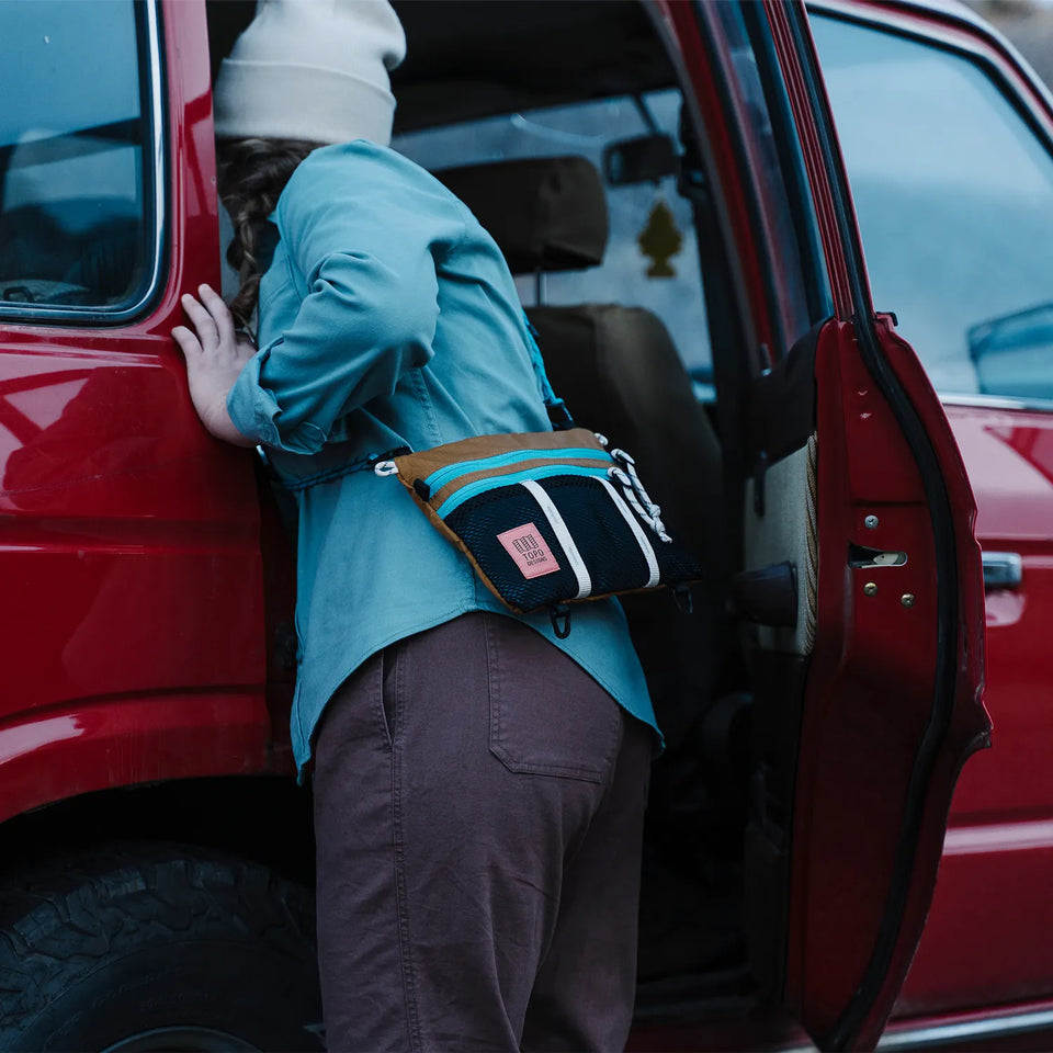 Mountain Accessory Shoulder Bag